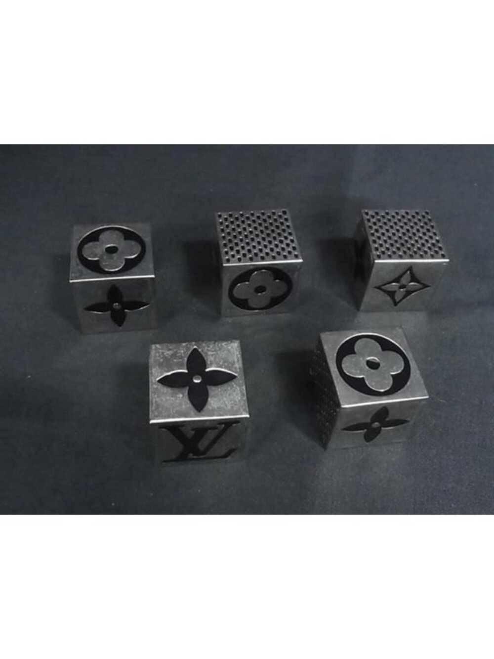 Louis Vuitton Ornament Silver - Picture 3 of 4